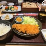 『和食レストランとんでん 馬橋店』北海道ざるそばと大きなロースかつ定食
