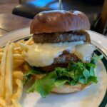 『アイビー ダイナー（I.B Diner）柏の葉』肉厚ビーフ100％のハンバーガー