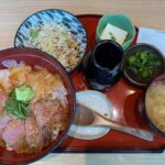 『うみまち酒場 さかなさま 浜松町店』居酒屋さんの新鮮！2色の海鮮丼ランチ