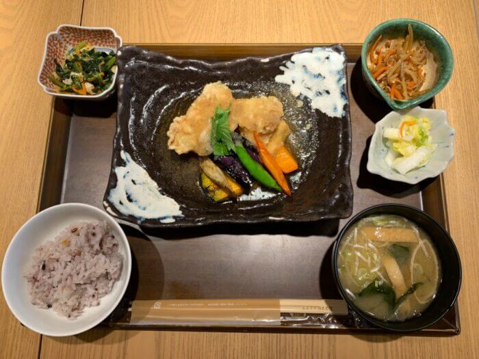 『大かまど飯 寅福 東武池袋店』和定食と羽釜炊きのご飯が食べ放題