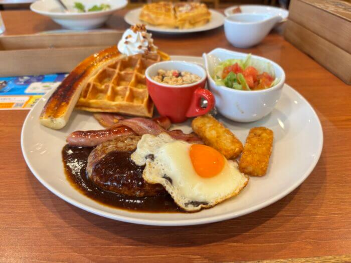 『ココス 常盤平店』サクフワ焼きたてワッフルモーニング